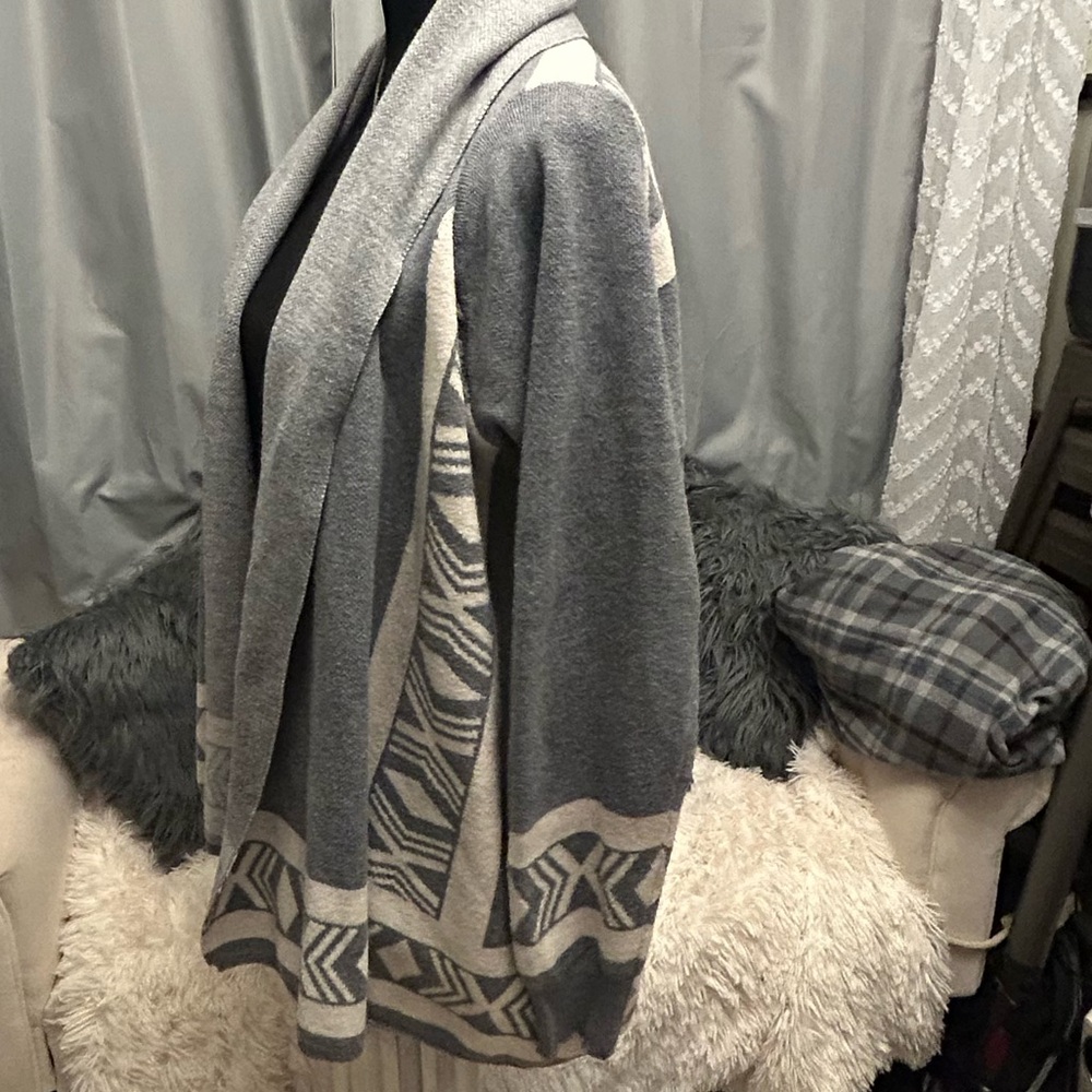 lapis 💋wool blend sweater poncho Aztec print grey white. M - Picture 3 of 6